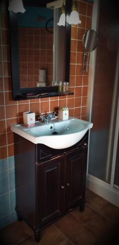 a bathroom with a sink and a mirror at complejo rural el prado in Logrosán