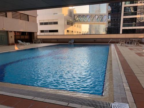 Hostel Dubai tesisinde veya buraya yakın yüzme havuzu