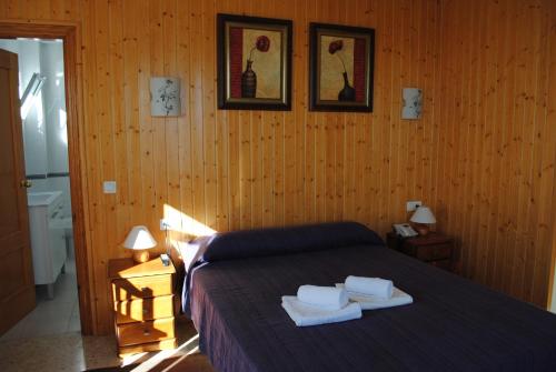 A bed or beds in a room at Hotel María Cristina