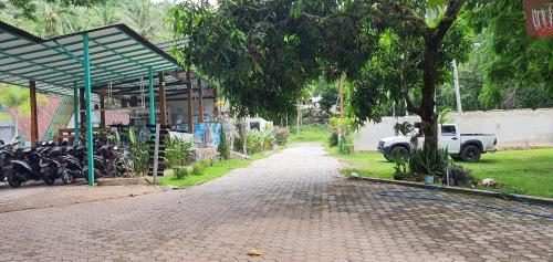 a white truck parked next to a building with motorcycles at Makarma Resort Lombok in Senggigi 
