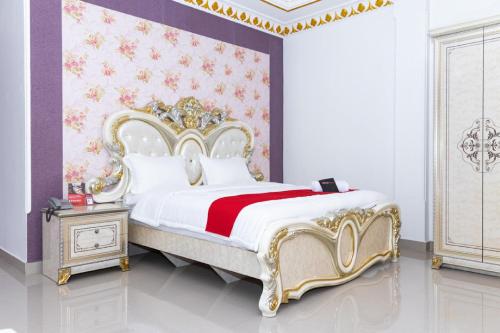 Llit o llits en una habitació de RedDoorz Premium @ Sea Residence Manado