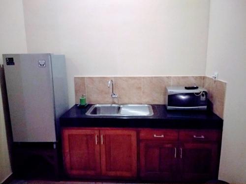 Una cocina o cocineta en Kartika Dahayu Private Pool Villas