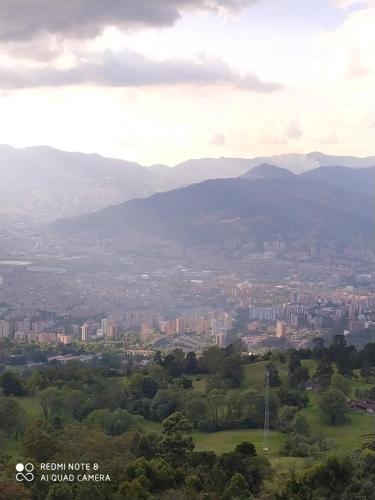 a view of a city with mountains in the background at Pa Pasiar Hostal in Medellín