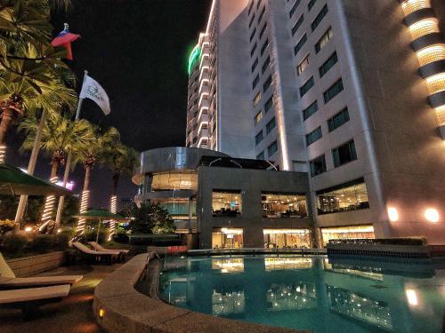 Kolam renang di atau dekat dengan Evergreen Laurel Hotel - Taichung