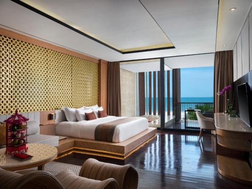 Postel nebo postele na pokoji v ubytování Grand Seminyak Lifestyle Boutique Bali Resort