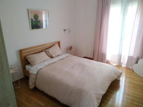 Llit o llits en una habitació de Michali's Koukaki Apartment (metro Sygrou/Fix)