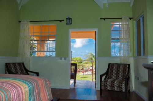 Laborie的住宿－Jean's ( 1 or 2 B/R ) Condo, Sapphire Estate,Laborie ,St Lucia. Comfort in Style.，相簿中的一張相片