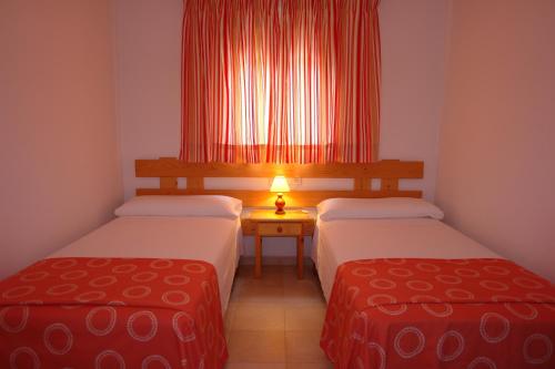 Postel nebo postele na pokoji v ubytování Apartamentos Escandell - Formentera Vacaciones