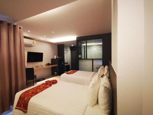 Tempat tidur dalam kamar di Mandy Nok Hotel