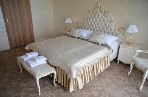 Ένα ή περισσότερα κρεβάτια σε δωμάτιο στο Hotel Kiston