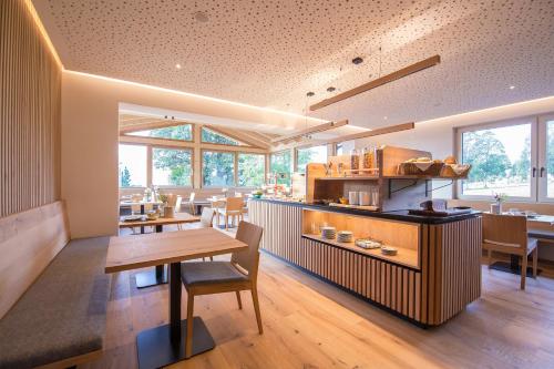 a dining room with a table and some chairs at Alpenhof in Ramsau am Dachstein