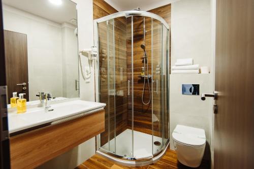 Ένα μπάνιο στο Roa Guesthouse