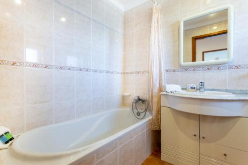 Phòng tắm tại Paradise Home by Seewest