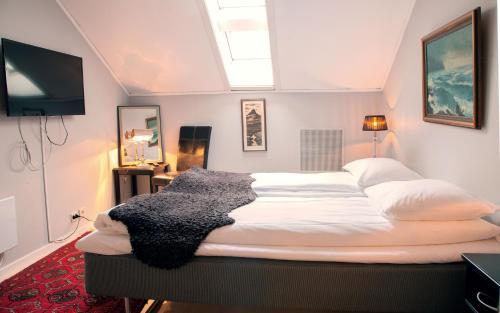 Säng eller sängar i ett rum på Narvik Hotel Wivel