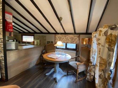 Gallery image of Squirrel Lodge at Owlet Hideaway - with Hot Tub, Near York in York