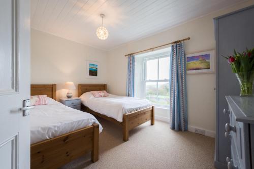 Katil atau katil-katil dalam bilik di Popham Cottage in Cornwall