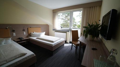 Postel nebo postele na pokoji v ubytování Hotel Zur Heide