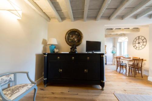Oltrarno Real Mood Florentine Apartment