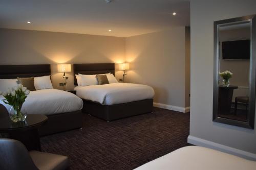 Una cama o camas en una habitación de The Birches Killarney