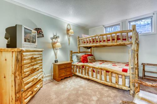 Двухъярусная кровать или двухъярусные кровати в номере Bee Branch 04
