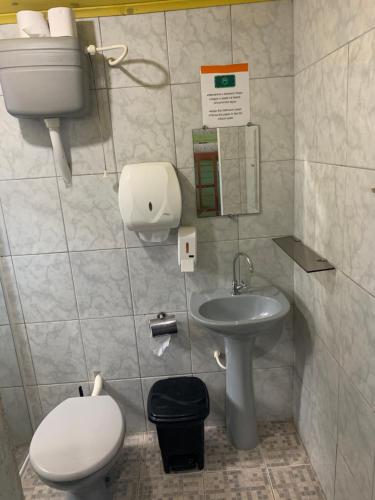 a small bathroom with a toilet and a sink at Hostel Encantadas Ecologic in Ilha do Mel