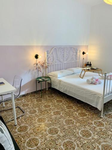 a bedroom with a bed and a table with two tables at Talìa in Agira