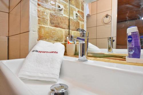 Kampielo Homes - Budget room prv bathroom