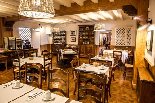 Restaurace v ubytování Hôtel Mir