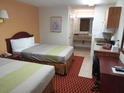 Postel nebo postele na pokoji v ubytování Split Mountain Motel