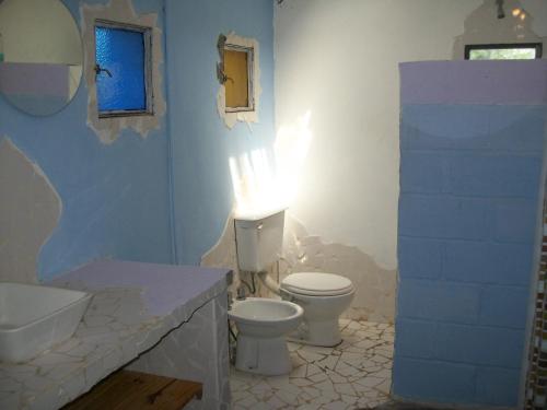 Un baño de Hosteria Aura Azul (ex Ser Azul)