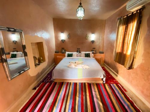 Postel nebo postele na pokoji v ubytování Maison Hassan Merzouga