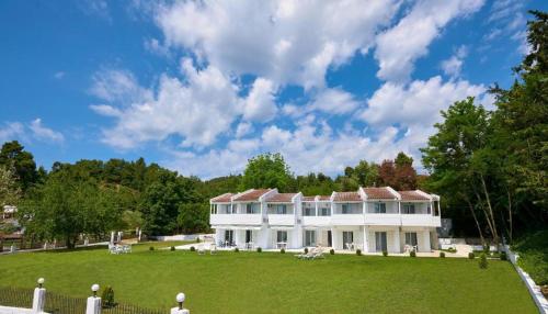 Gallery image of Lefki villa in Polykhrono