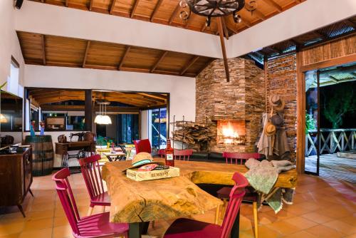 Ruang duduk di Hotel Kawa Mountain Retreat