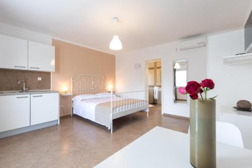 Posteľ alebo postele v izbe v ubytovaní Apartments Laura