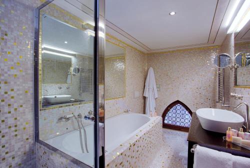 Et badeværelse på Hotel Palazzo Stern
