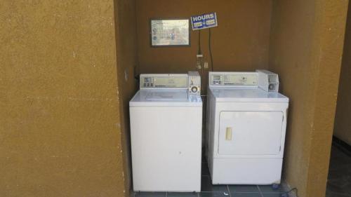 a washer and dryer sitting next to a wall at Hollywood City Inn in Los Angeles