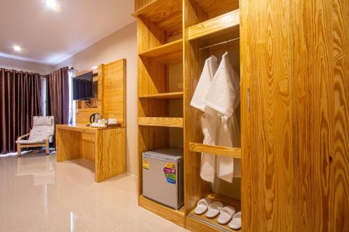 una habitación con una habitación con una habitación con una habitación en Zodiac Seesun Resort, en Ko Lipe