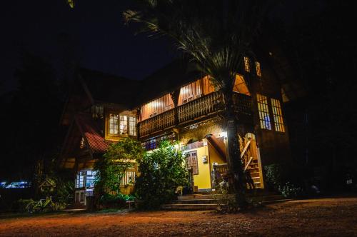 Photo de la galerie de l'établissement Crossroads house, à Mae Hong Son