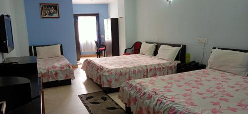 Una cama o camas en una habitación de Hotel Barbareek