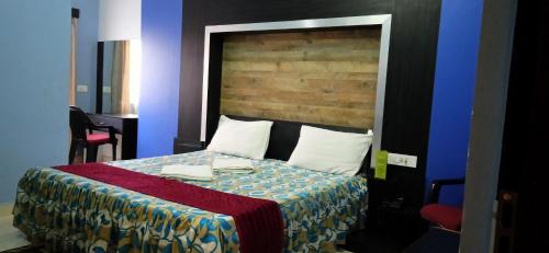 Una cama o camas en una habitación de Hotel Barbareek