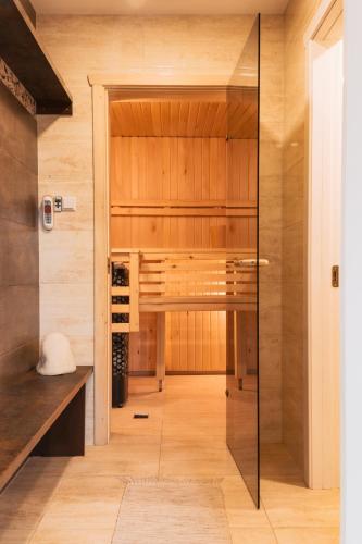 a room with a closet with a table in it at Agnės svečių namai in Kaunas