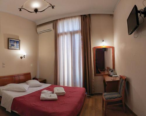 Postel nebo postele na pokoji v ubytování Cecil Hotel