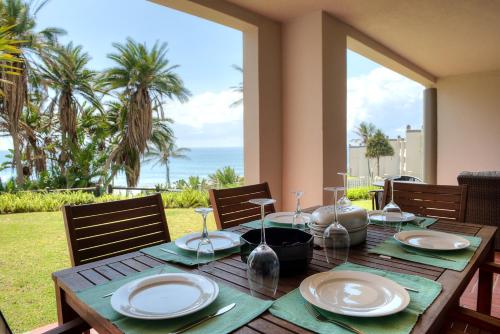 Un restaurant u otro lugar para comer en Laguna la Crete 102
