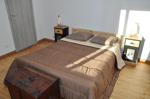 Un pat sau paturi într-o cameră la Villa Vauban