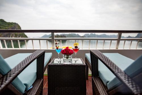 Gallery image of Dora Cruise in Ha Long