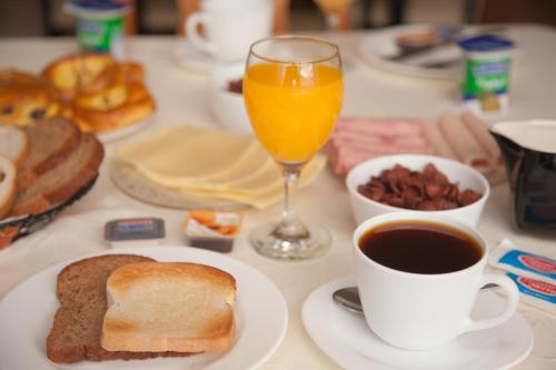 Opciones de desayuno disponibles en Hostal Alamo Patagonico