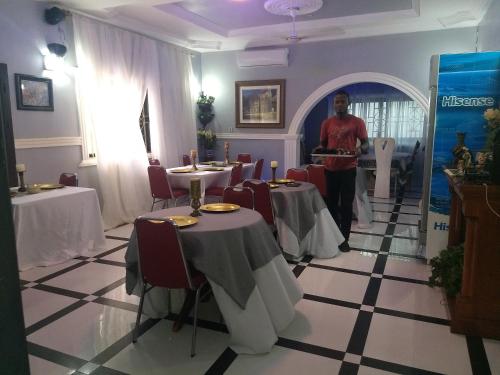 Restorāns vai citas vietas, kur ieturēt maltīti, naktsmītnē The Winford Boutique Hotel Achimota