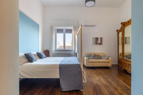 A bed or beds in a room at 90100