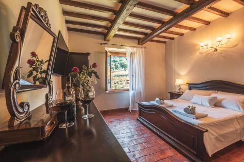 Кровать или кровати в номере Wine Estate Rooms Paradiso di Cacuci