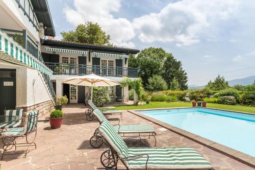 Piscine de l'établissement Golfetmer Studio ou située à proximité